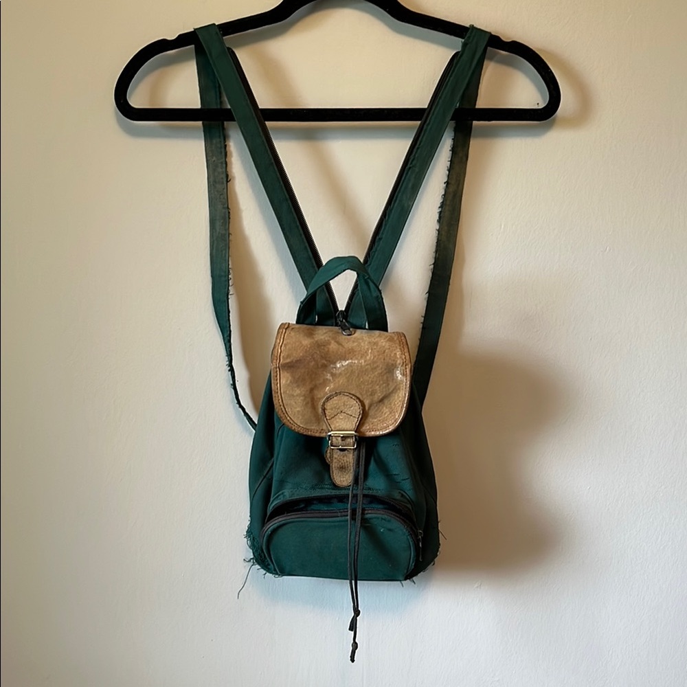 VINTAGE Y2K - Green and Gold Backpack